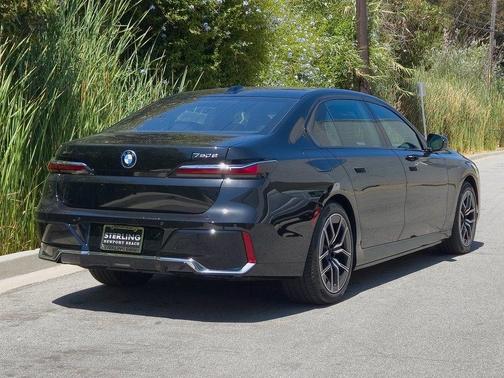 2025 BMW 750e xDrive