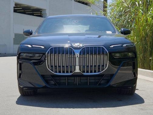 2025 BMW 750e xDrive