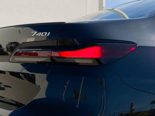 2026 BMW 740 i