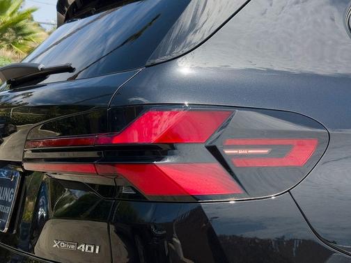 Black Sapphire Metallic 2026 BMW X5 xDrive40i