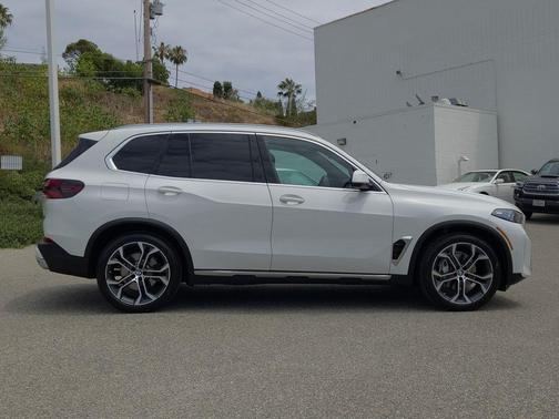 Alpine White 2024 BMW X5 xDrive40i
