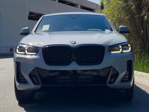 2025 BMW X4 xDrive30i
