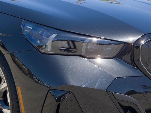 Black Sapphire Metallic 2026 BMW i5 eDrive40