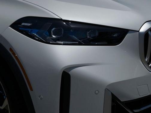Mineral White Metallic 2026 BMW X5 PHEV xDrive50e