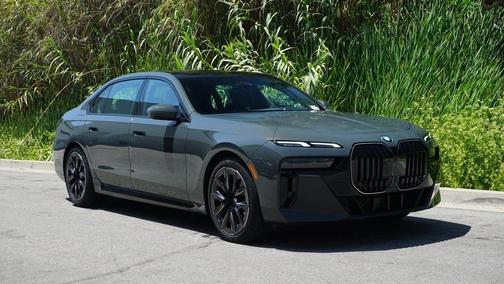 2025 BMW 740 i