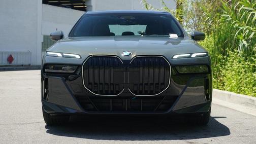 2025 BMW 740 i