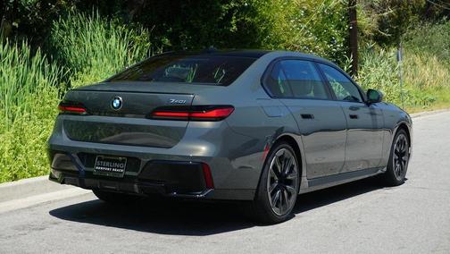2025 BMW 740 i