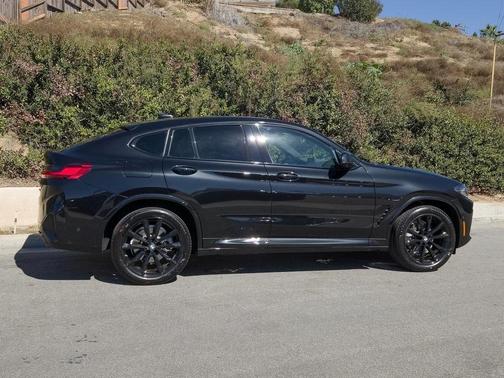2023 BMW X4 xDrive30i