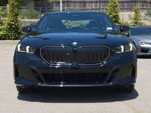 Black Sapphire Metallic 2026 BMW 530 i
