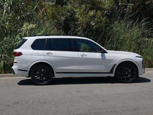 2026 BMW X7 M60i