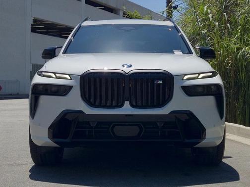 2026 BMW X7 M60i