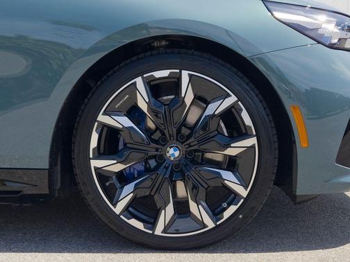 Green Metallic 2026 BMW 550e xDrive