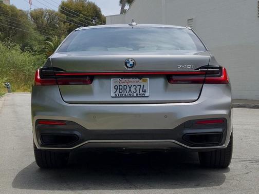 2022 BMW 740 i