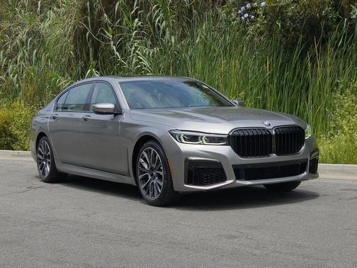 2022 BMW 740 i