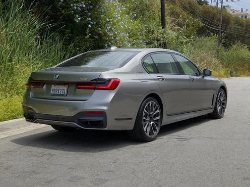 2022 BMW 740 i