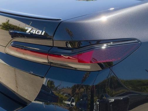 Black Sapphire Metallic 2026 BMW 740 i