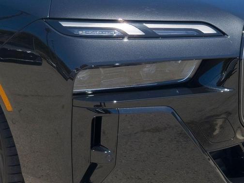 Black Sapphire Metallic 2026 BMW 740 i