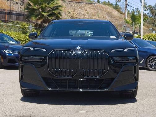 Black Sapphire Metallic 2026 BMW 740 i