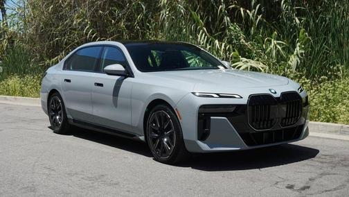 2025 BMW 740 i