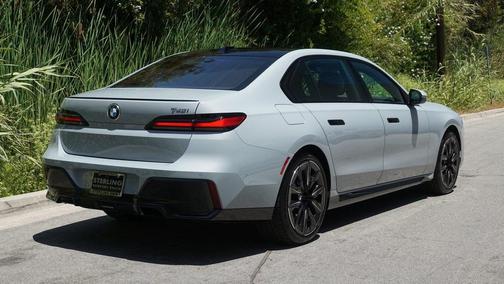2025 BMW 740 i