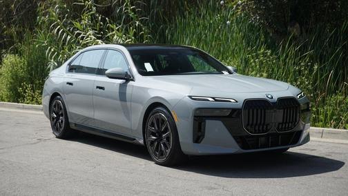 2025 BMW 740 i