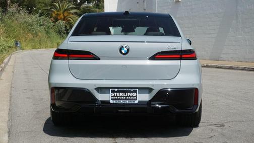 2025 BMW 740 i