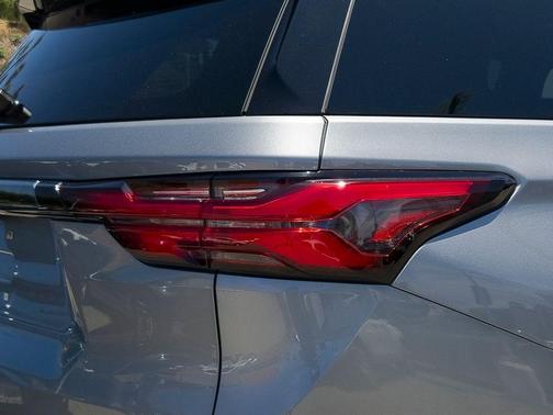Sterling Gray Metallic 2023 Chevrolet Traverse RS