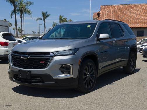 Sterling Gray Metallic 2023 Chevrolet Traverse RS