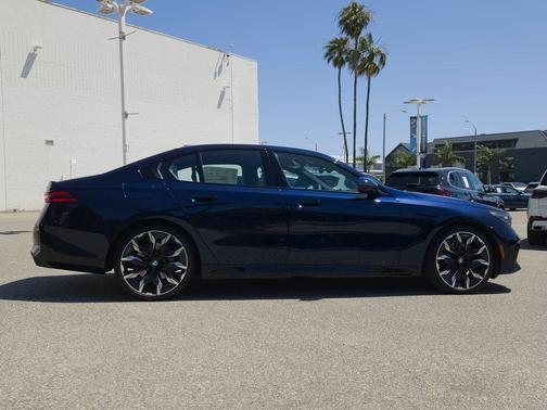 Tanzanite Blue II Metallic 2026 BMW 530 i