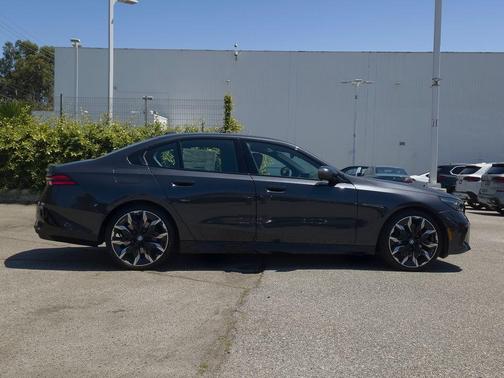 Dark Graphite Metallic 2026 BMW 530 i