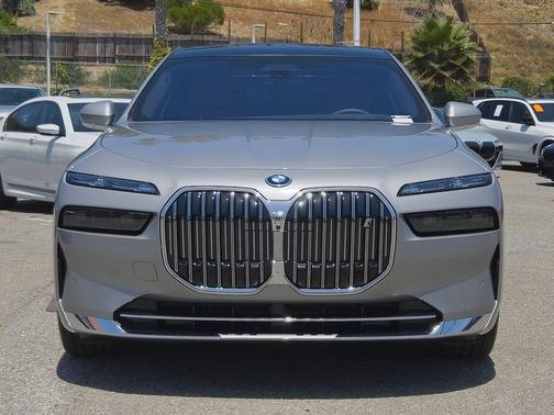 Space Silver 2026 BMW i7 EDrive50