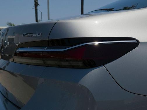 Space Silver 2026 BMW i7 EDrive50