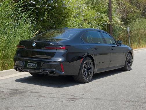 2025 BMW 760 760i xDrive
