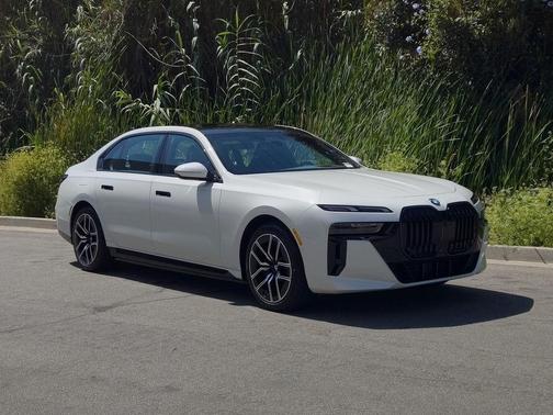2025 BMW 750e xDrive
