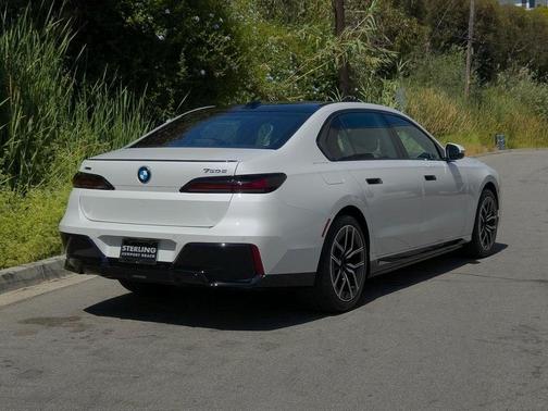 2025 BMW 750e xDrive