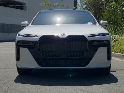 2025 BMW 750e xDrive
