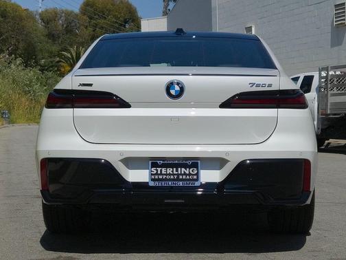 2025 BMW 750e xDrive