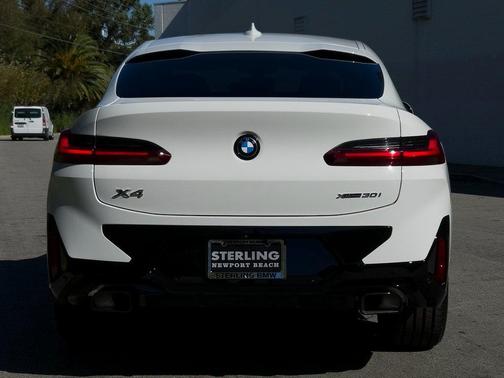 2025 BMW X4 xDrive30i