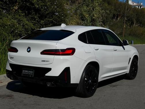 2025 BMW X4 xDrive30i