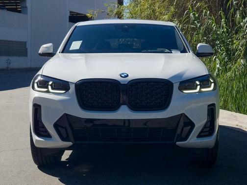 2025 BMW X4 xDrive30i