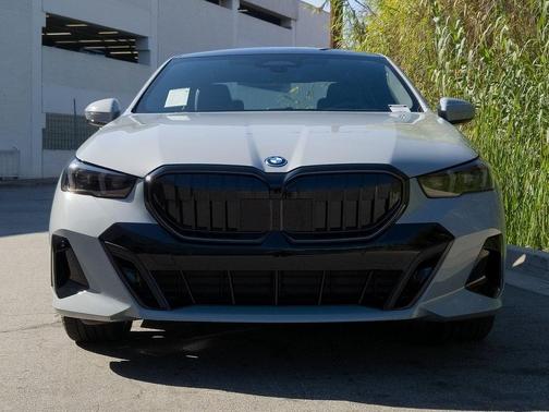 2026 BMW 550e xDrive