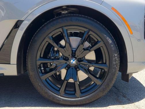 Gray Metallic 2026 BMW X7 xDrive40i