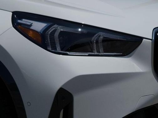 Alpine White 2026 BMW X1 xDrive28i