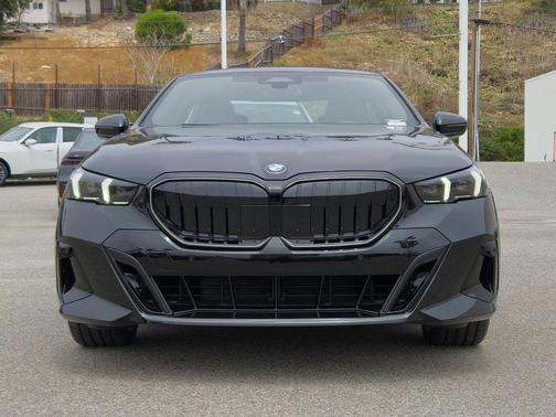 Black Sapphire Metallic 2026 BMW 530 i
