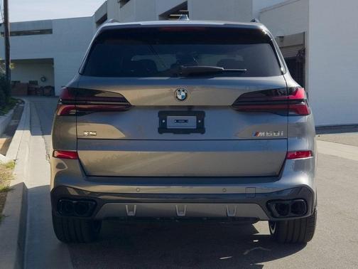 2026 BMW X5 M60i