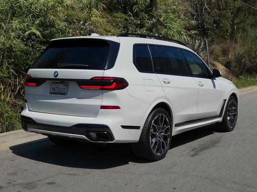 2025 BMW X7 xDrive40i