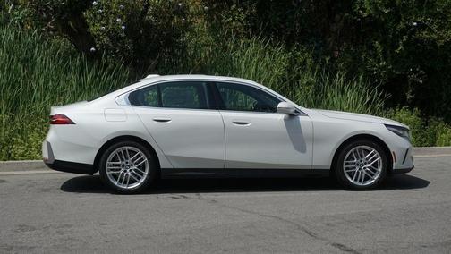 2025 BMW 530 i