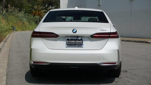 2025 BMW 530 i