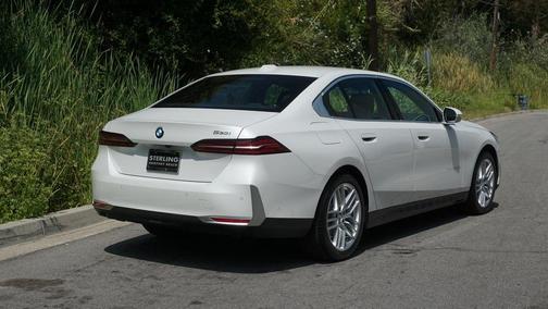 2025 BMW 530 i