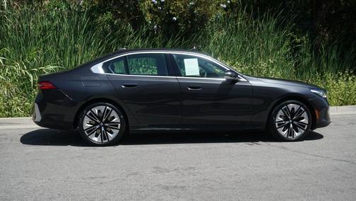 2024 BMW 530 i